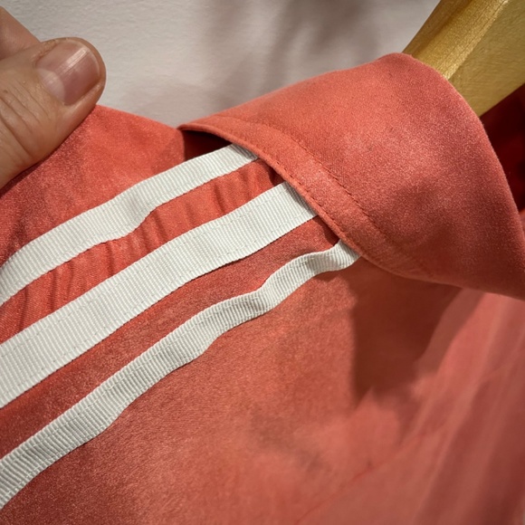 ADIDAS «silk like» blouse Woman, M (fits very large). Corail colour. Superbe! - Picture 12 of 16
